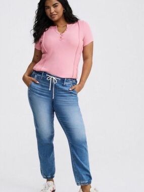Weekend Mid-Rise Jogger Jeans by Torrid – Soft Medium Denim – Size 4